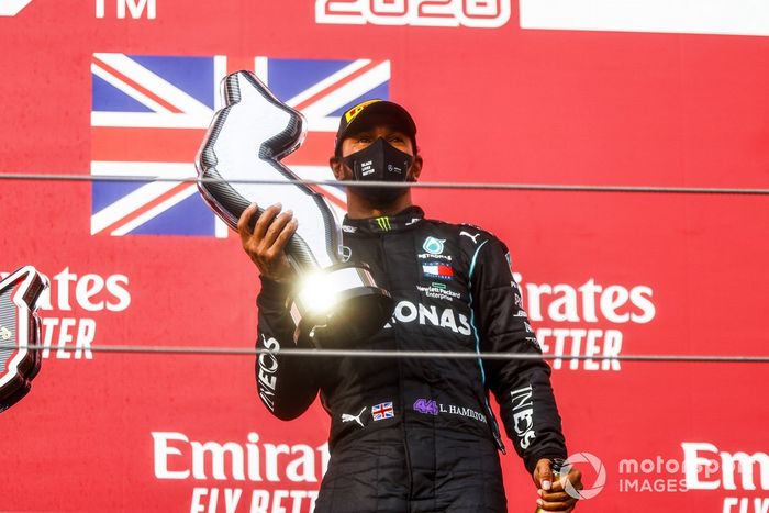Podio: ganador de la carrera Lewis Hamilton, Mercedes-AMG F1 celebra