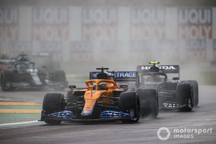 Daniel Ricciardo, McLaren MCL35M, Pierre Gasly, AlphaTauri AT02