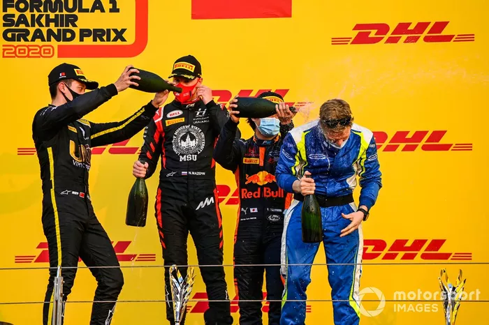 Podio: segundo lugar Guanyu Zhou, UNI-Virtuosi, ganador de la carrera Yuki Tsunoda, Carlin, tercer lugar Nikita Mazepin, Hitech Grand Prix