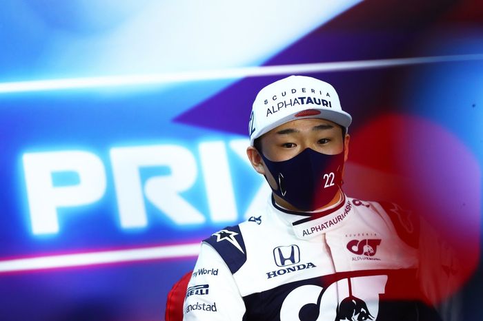 Yuki Tsunoda, AlphaTauri, en la conferencia de prensa