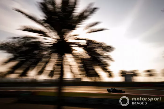 Fernando Alonso, Alpine/Renault RS18 adaptado (muleto) con los Pirelli de 18 pulgadas 