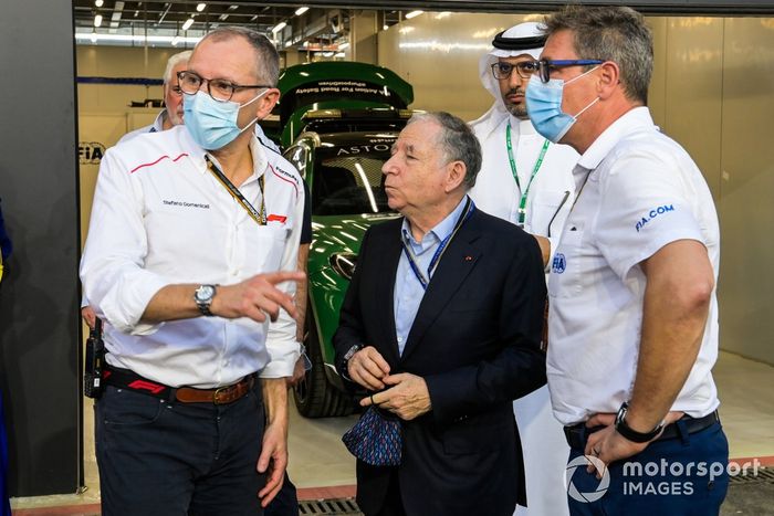 Lawrence Stroll, propietario de Aston Martin F1, Stefano Domenicali, director general de la Fórmula 1, Jean Todt, presidente de la FIA, Bernd Maylander, piloto del Safety Car
