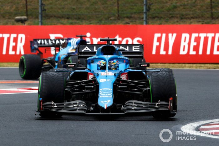 Fernando Alonso, Alpine A521, George Russell, Williams FW43B