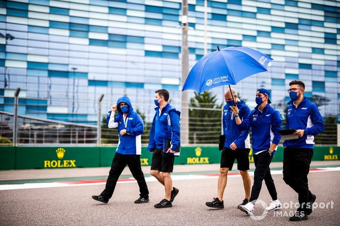 Mick Schumacher, Haas F1, camina la pista