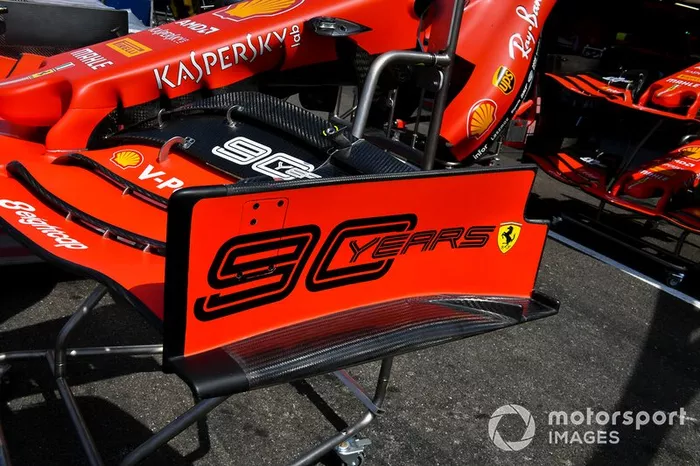 Dettaglio dell'ala anteriore della Ferrari SF90 