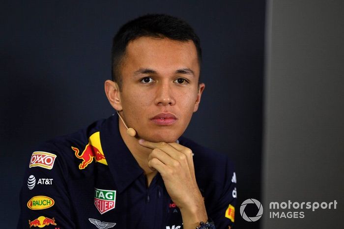 Alex Albon, Red Bull Racing en la conferencia de prensa