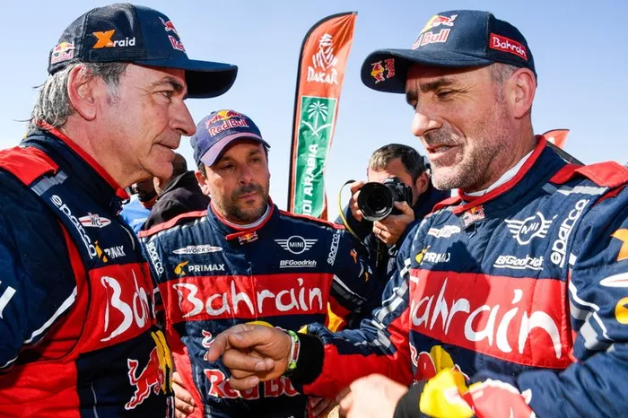 #305 JCW X-Raid Team: Carlos Sainz, #302 JCW X-Raid Team: Stephane Peterhansel