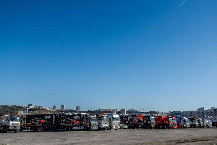 Verificaciones en Paul Ricard antes del embarque del Dakar 2020