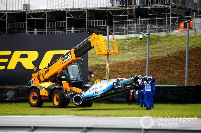 Marshals remove the car of Robert Kubica, Williams FW42, from the circuit with a JCB
