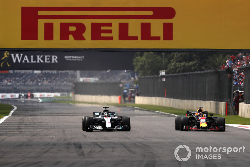 Lewis Hamilton, Mercedes AMG F1 W09 EQ Power+, Daniel Ricciardo, Red Bull Racing RB14