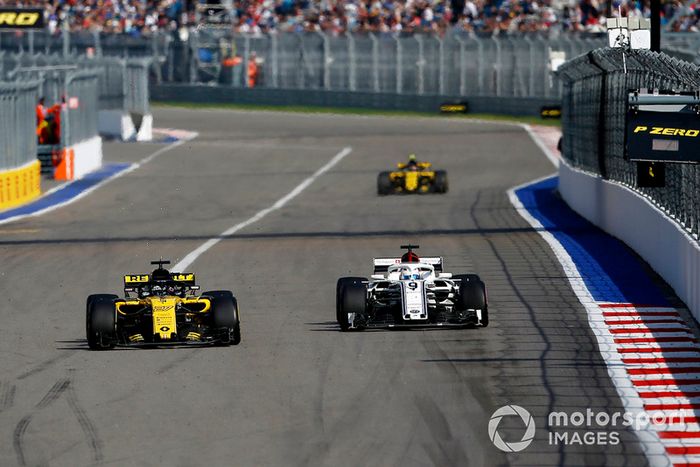 Nico Hulkenberg, Renault Sport F1 Team R.S. 18 y Marcus Ericsson, Sauber C37