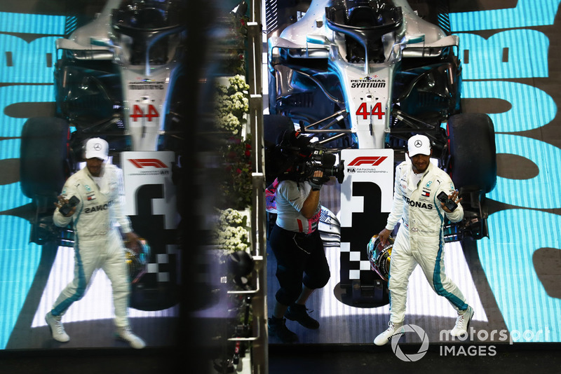 Lewis Hamilton, Mercedes AMG F1 W09 EQ Power+, fête sa victoire