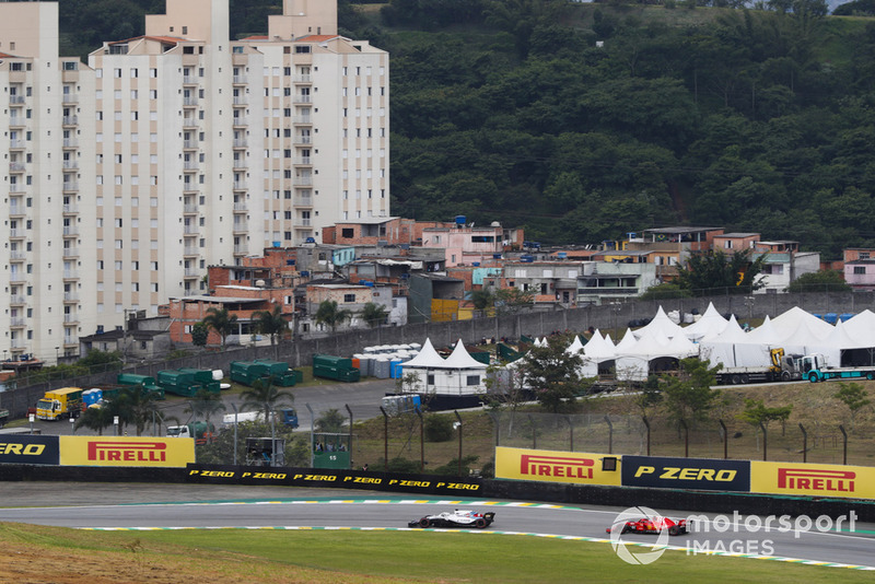 Lance Stroll, Williams FW41, leads Sebastian Vettel, Ferrari SF71H