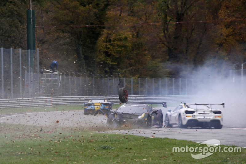 #210 Ferrari 488, Ferrari of Vancouver: Murray Rothlander, incidente