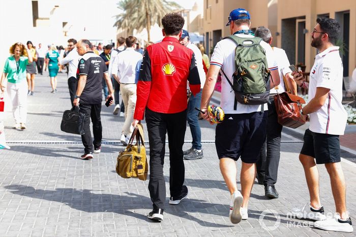 Mattia Binotto, director del equipo Ferrari, Frederic Vasseur, director del equipo Alfa Romeo Racing 