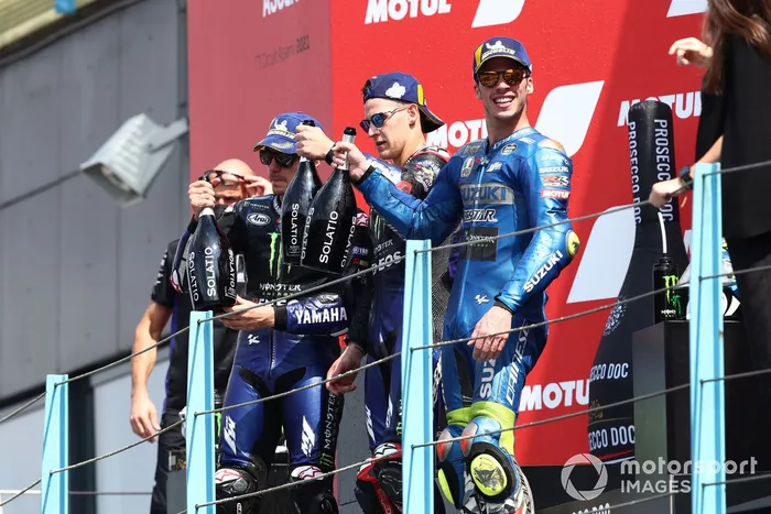 Podio: ganador de la carrera Fabio Quartararo, Yamaha Factory Racing, segundo lugar Maverick Viñales, Yamaha Factory Racing, tercer lugar Joan Mir, Team Suzuki MotoGP