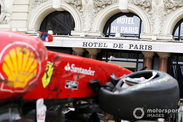 El coche de Fernando Alonso, Ferrari F10 tras su accidente en Mónaco 2010