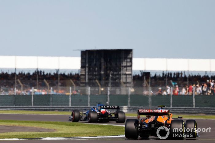 Fernando Alonso, Alpine A521, Lando Norris, McLaren MCL35M