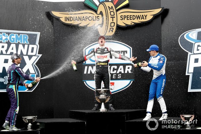 Podio: ganador Rinus VeeKay, Ed Carpenter Racing Chevrolet, segundo Romain Grosjean, Dale Coyne Racing with RWR Honda, y tercero Alex Palou, Chip Ganassi Racing Honda