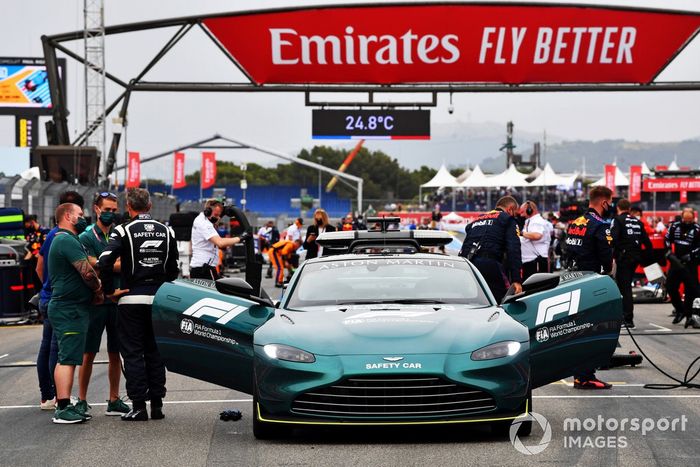 Bernd Maylander, piloto del Safety Car, en la parrilla