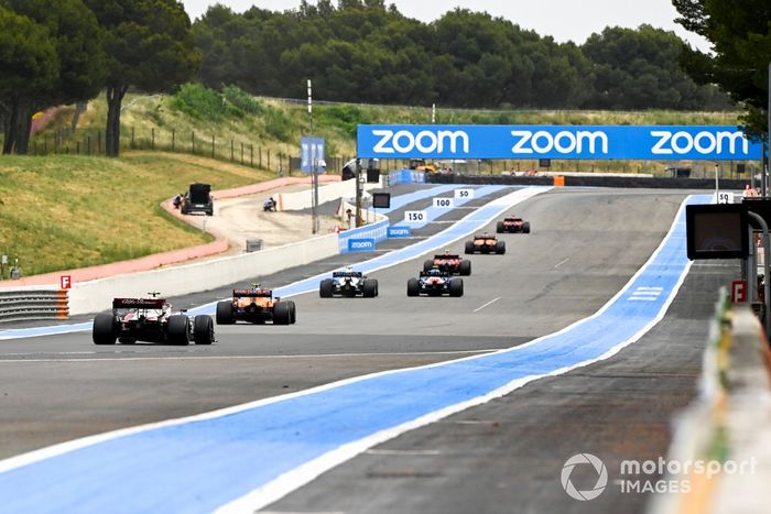 Lando Norris, McLaren MCL35M, Antonio Giovinazzi, Alfa Romeo Racing C41