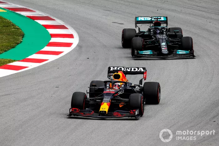 Max Verstappen, Red Bull Racing RB16B, Lewis Hamilton, Mercedes W12