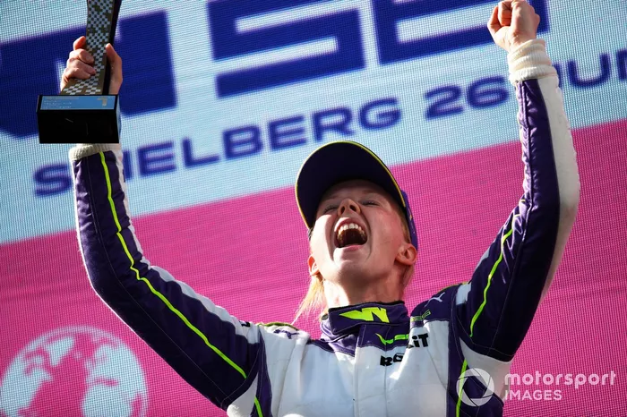 Podio: la ganadora Alice Powell 
