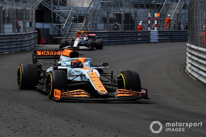 Daniel Ricciardo, McLaren MCL35M, Antonio Giovinazzi, Alfa Romeo Racing C41