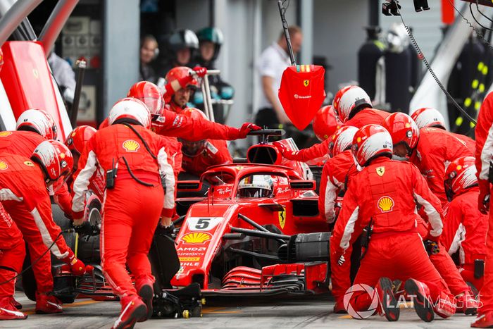 Sebastian Vettel, Ferrari SF71H, pits