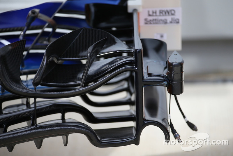 Переднє антикрило McLaren MCL33 з камерою