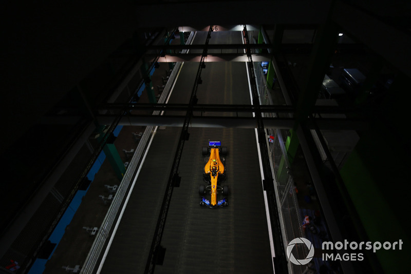 18: Стоффель Вандорн, McLaren MCL33, 1'39.864
