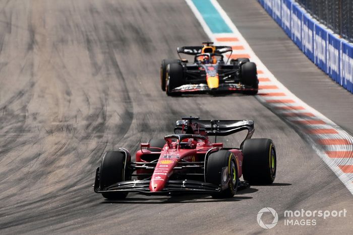 Charles Leclerc, Ferrari F1-75, Max Verstappen, Red Bull Racing RB18