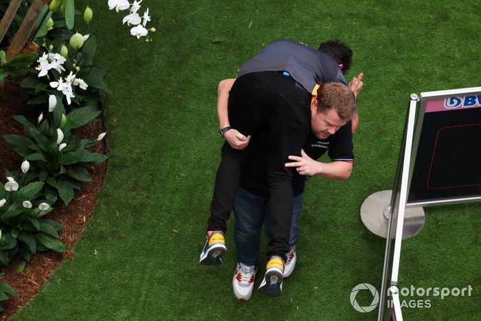 James Corden lleva a Daniel Ricciardo, McLaren 