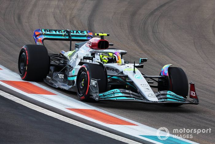 Lewis Hamilton, Mercedes W13 