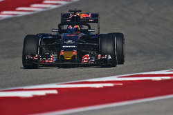 Daniil Kvyat, Scuderia Toro Rosso STR11 met de Halo cockpitbescherming