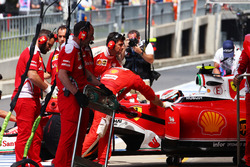 Кімі Райкконен, Ferrari SF16-H, на піт-лейн