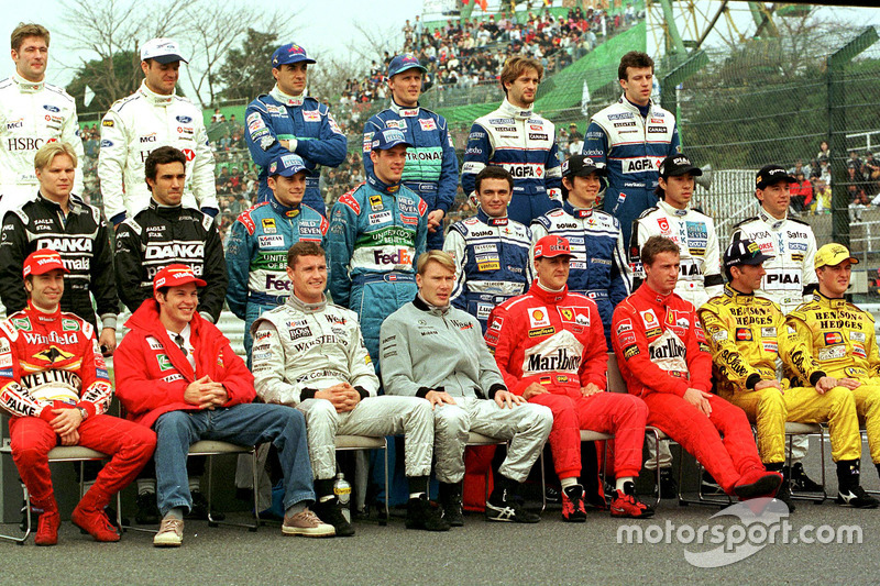 The 1998 Drivers Group picture at the Japanese Grand Prix.