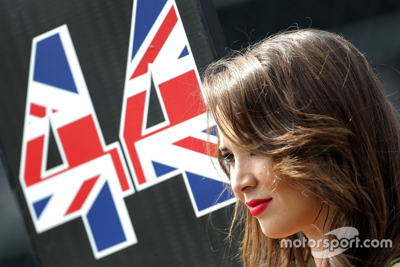 Hot grid girl, Lewis Hamilton, Mercedes AMG F1