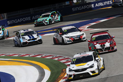 Хорді Оріола, Opel Astra TCR, Kissling Motorsport та Петр Фулін, Alfa Romeo Giulietta TCR, Mulsanne