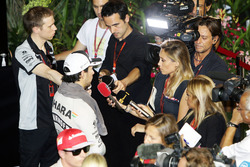 Sergio Perez, Sahara Force India F1 con los medios