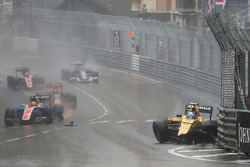 Jolyon Palmer, Renault Sport F1 Team RS16 crash