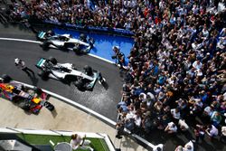 Ganador de la carrera Lewis Hamilton, híbrido de Mercedes AMG F1 W07 celebra