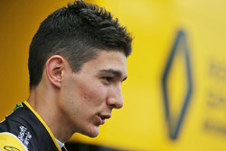 Эстебан Окон, тестовый пилот Renault Sport F1 Team