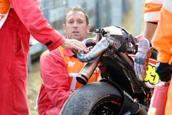 Moto de Cal Crutchlow, Team LCR Honda, después de su choque