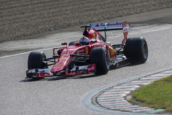 Себастьян Феттель, Ferrari, тестує шини Pirelli зразку 2017 року
