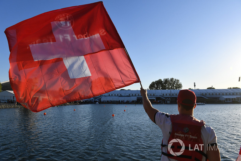 Sauber at the raft race