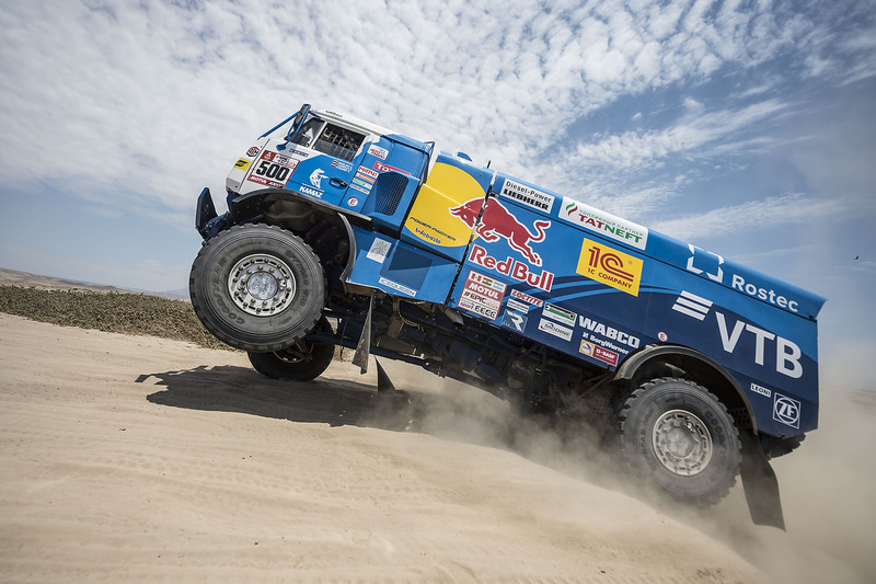 #500 Team Kamaz Master: Eduard Nikolaev, Evgeny Yakovlev, Vladimir Rybakov