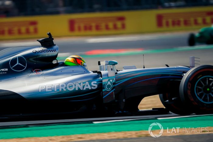 Mercedes-Benz F1 W07 Hybrid en el desfile del 70º aniversario de Silverstone