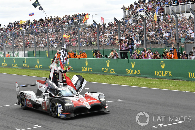 #8 Toyota Gazoo Racing Toyota TS050: Sébastien Buemi, Kazuki Nakajima, Fernando Alonso celebrates the win on track