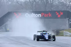 Billy Monger fait son retour en monoplace au volant d'une Carlin de British F3